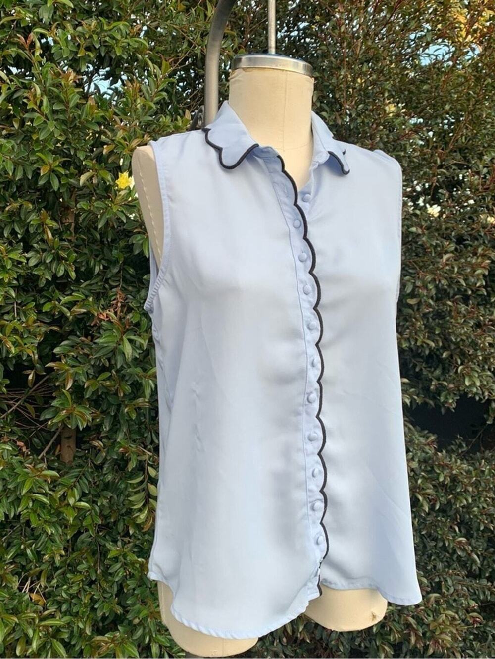 LAUNDRY BY SHELLI SEGAL Sleeveless Scalloped Blouse Women's Medium Blue Top - Picture 2 of 9